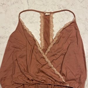 Hem & Thread Tank- like new